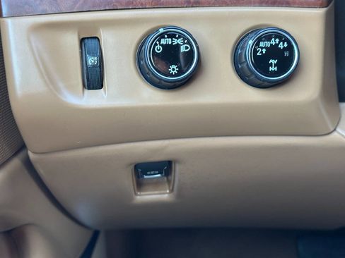 Used 2017 Cadillac Escalade ESV Platinum image 49