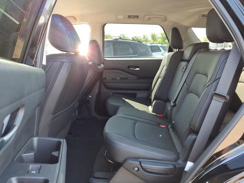 New 2026 Nissan Pathfinder SL FWD image 11