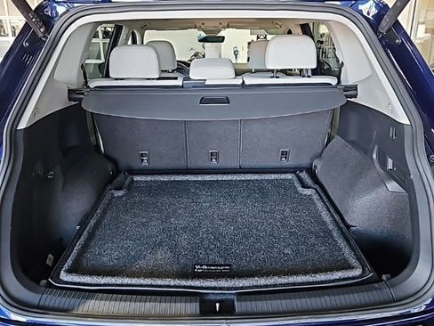 Used 2024 Volkswagen Tiguan SE w/ Panoramic Sunroof Package image 19