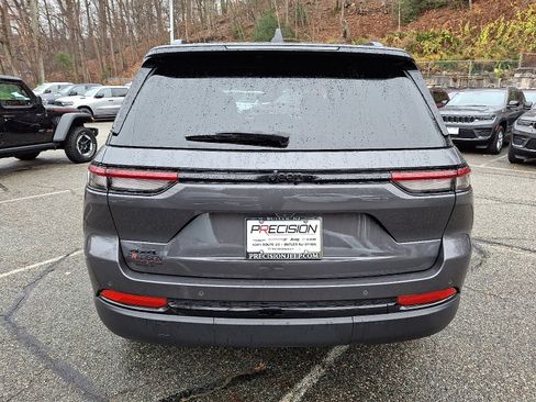 Certified 2024 Jeep Grand Cherokee Altitude image 6