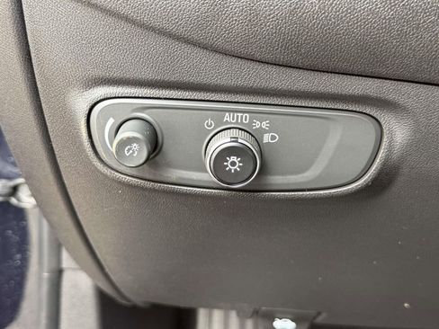 Used 2020 Chevrolet Equinox LS w/ LS Convenience Package image 30