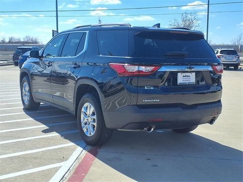 Used 2020 Chevrolet Traverse LT w/ Driver Confidence II Package image 2