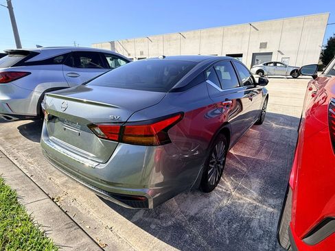 Used 2023 Nissan Altima 2.5 SV image 3