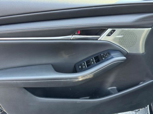 Used 2019 MAZDA MAZDA3 Hatchback w/ Preferred Package FWD image 14