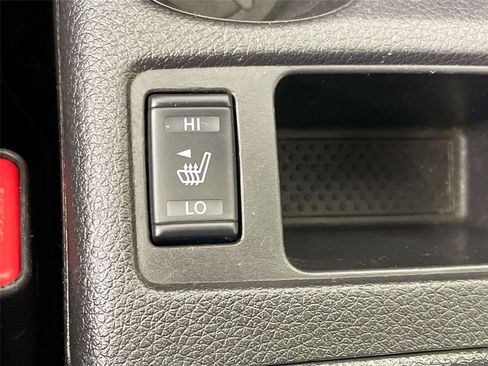 Used 2017 Nissan Rogue SV AWD/4WD image 16