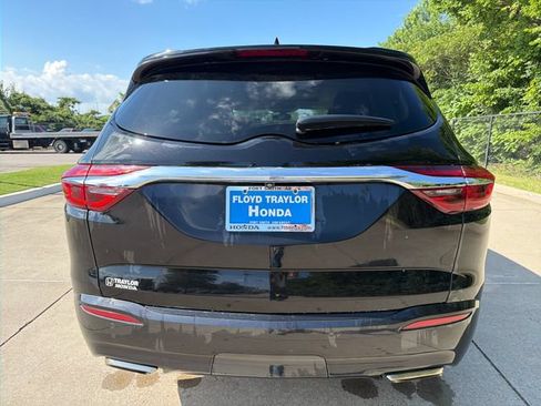 Used 2021 Buick Enclave Essence w/ Sport Touring Edition FWD image 4