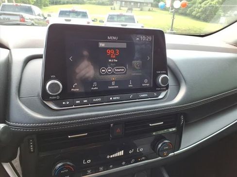 Used 2022 Nissan Rogue SV AWD/4WD image 22