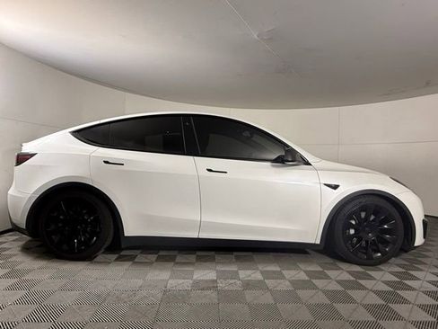 Used 2020 Tesla Model Y Long Range image 8
