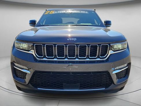 Used 2025 Jeep Grand Cherokee Limited image 5