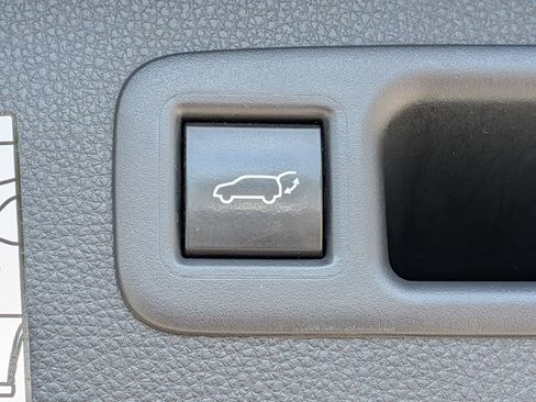 Used 2023 Toyota Highlander Limited AWD/4WD image 30
