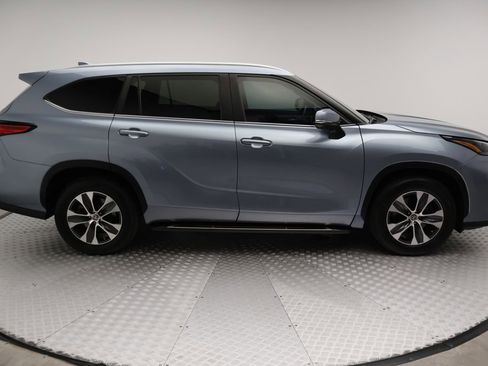 Used 2023 Toyota Highlander XLE FWD image 7