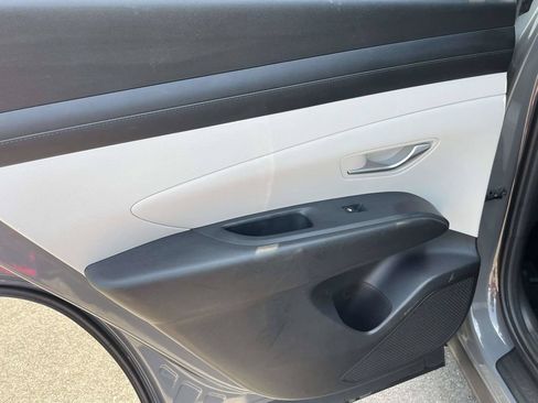 Certified 2025 Hyundai Tucson SE FWD image 11