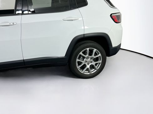 Used 2022 Jeep Compass Latitude AWD/4WD image 28
