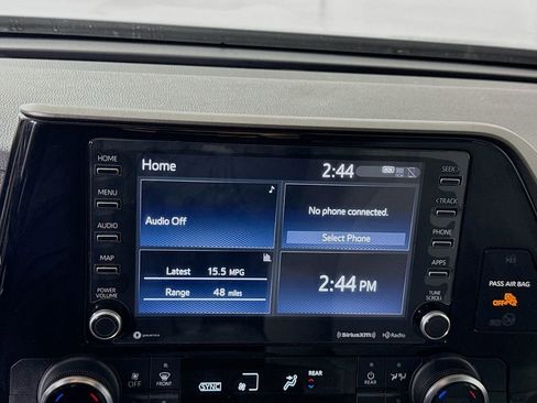 Used 2022 Toyota Highlander LE AWD/4WD image 6