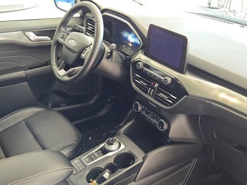 Used 2022 Ford Escape Titanium w/ Class II Trailer Tow Package image 6