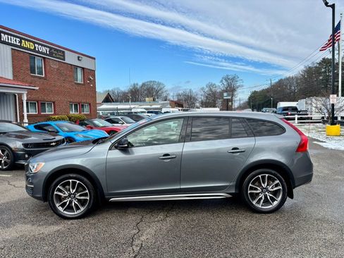 Used 2018 Volvo V60 T5 Cross Country w/ Convenience Package image 5