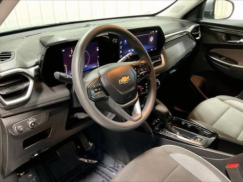 Used 2025 Chevrolet TrailBlazer LT AWD/4WD image 14