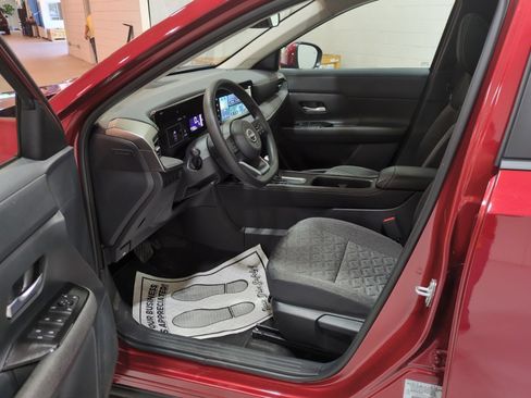 Used 2025 Nissan Kicks SV w/ SV Premium Package AWD/4WD image 15