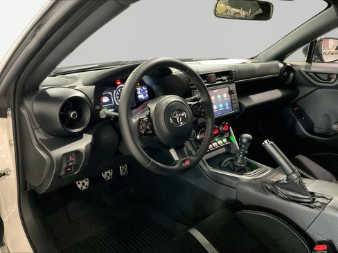 Used 2025 Toyota GR86 Premium w/ Performance Package RWD image 15