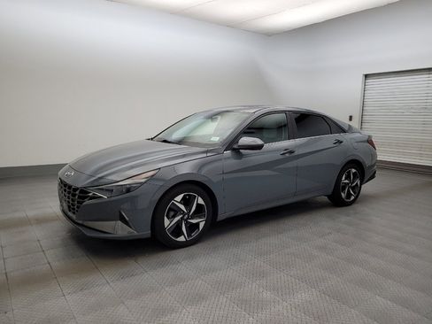 Used 2021 Hyundai Elantra Limited w/ Preferred Accessory Package FWD image 2