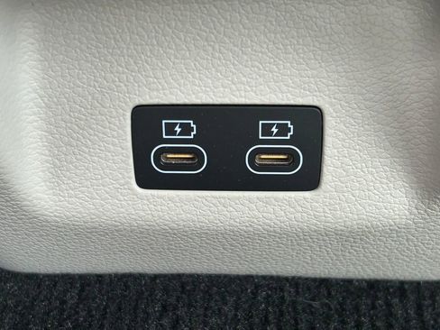 Used 2024 Genesis G70 2.5T image 20