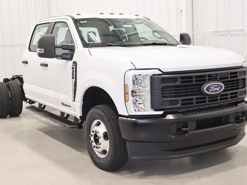 New 2026 Ford F350 XL w/ Snow Plow Prep Package AWD/4WD image 2