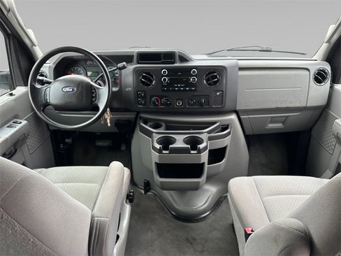 Used 2011 Ford E-350 and Econoline 350 XLT image 12