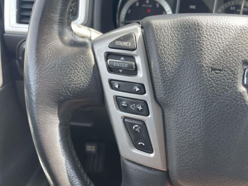 Used 2018 Nissan Titan SV w/ SV Convenience Package AWD/4WD image 22