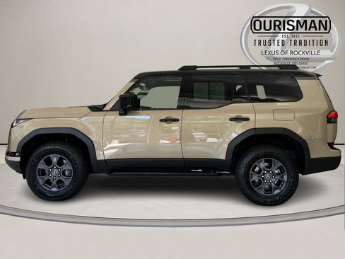 Used 2024 Lexus GX 550 AWD/4WD image 3