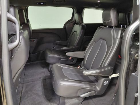 Certified 2025 Chrysler Pacifica Select image 43