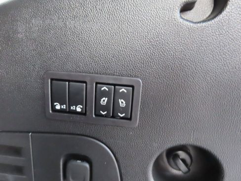 Used 2019 GMC Yukon SLT w/ Premium Edition image 19