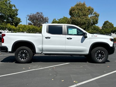 Used 2025 Chevrolet Silverado 1500 ZR2 w/ Technology Package image 3