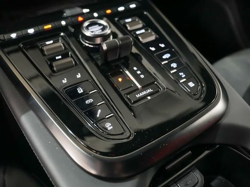 Used 2025 Aston Martin DBX 707 AWD/4WD image 32