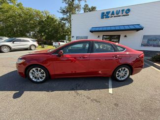 Used 2020 Ford Fusion SE image 1