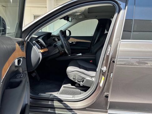 Used 2025 Volvo XC90 T8 Plus w/ Protection Package Premier AWD/4WD image 9