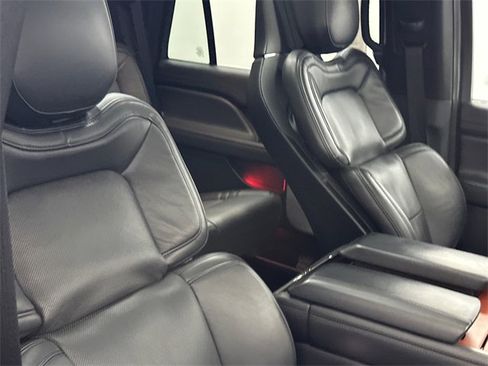 Used 2024 Lincoln Navigator Reserve image 13