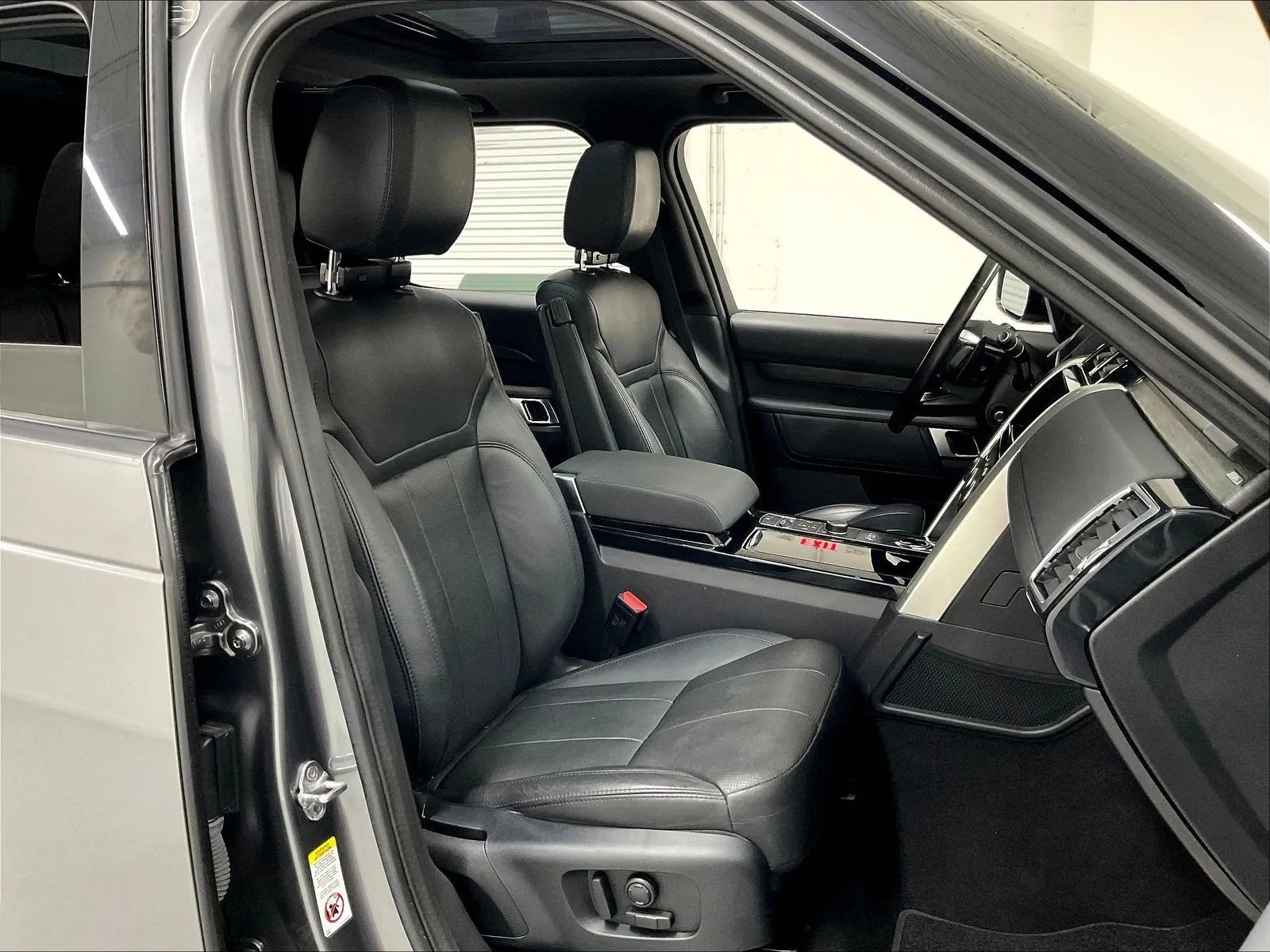Used 2019 Land Rover Discovery HSE AWD/4WD image 13