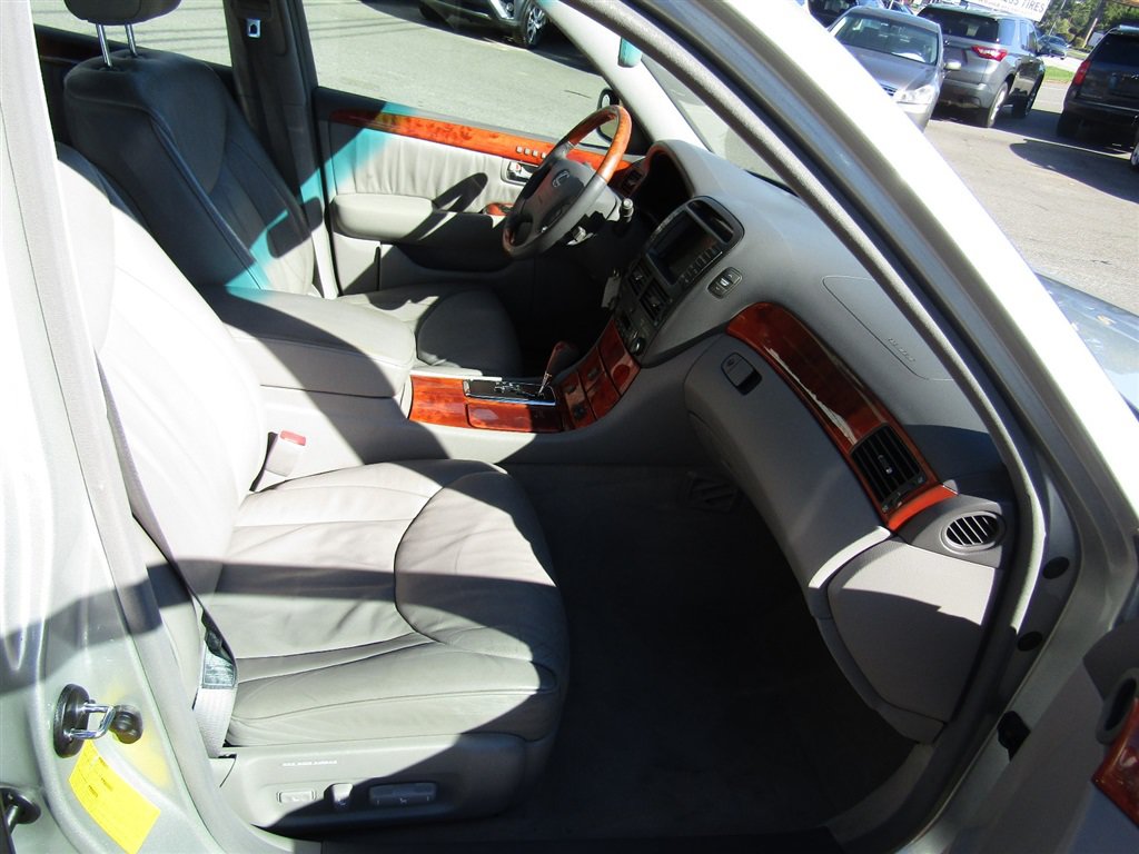 Used 2001 Lexus LS 430 RWD image 17