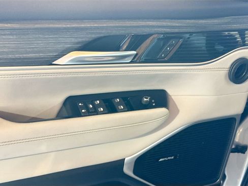 Used 2024 Jeep Wagoneer Series II w/ Flexible Seating Group image 19