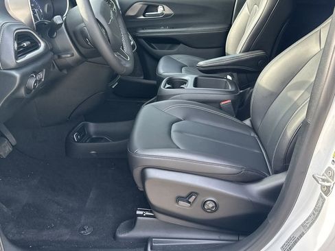 New 2026 Chrysler Pacifica Select FWD image 9