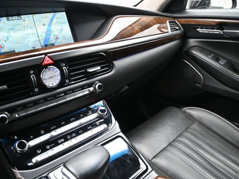 Used 2017 Genesis G90 3.3T Premium image 5