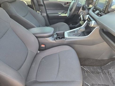 Used 2022 Toyota RAV4 LE FWD image 13