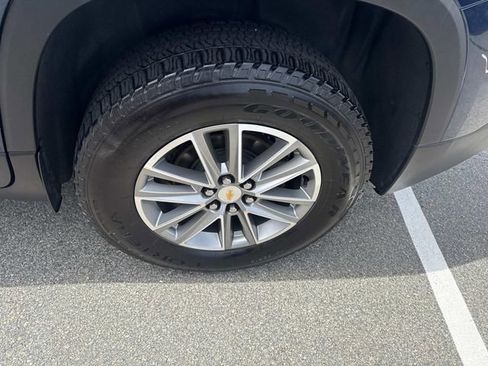 Used 2023 Chevrolet Traverse LT image 17