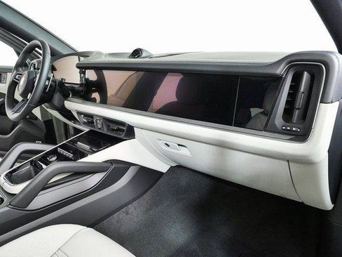 New 2026 Porsche Cayenne Coupe AWD/4WD image 26