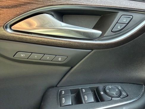 Used 2021 Buick Envision Avenir w/ Technology Package II FWD image 23