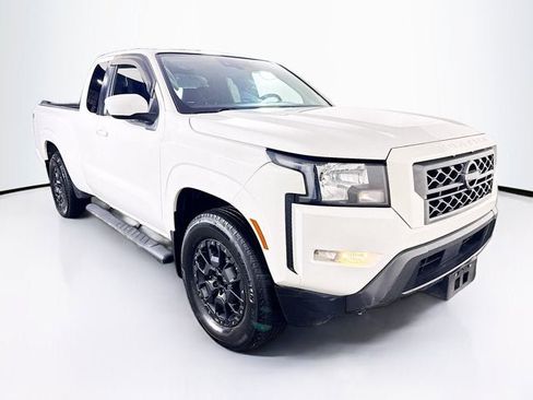 Used 2022 Nissan Frontier SV image 3