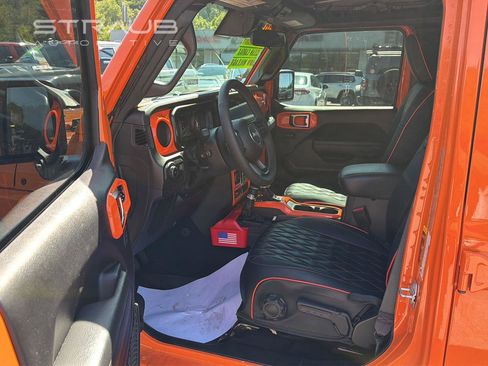Used 2025 Jeep Wrangler Unlimited Sport AWD/4WD image 2