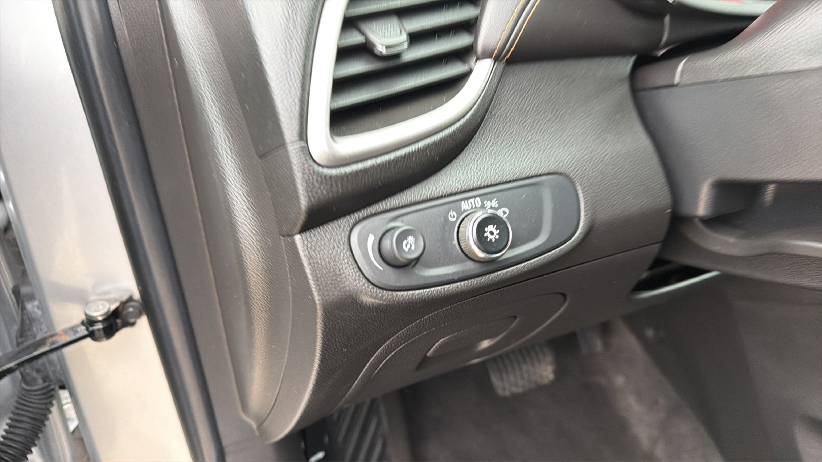 Used 2017 Chevrolet Trax LT FWD image 21