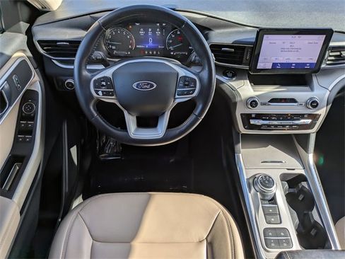 Certified 2021 Ford Explorer XLT w/ Equipment Group 202A image 15