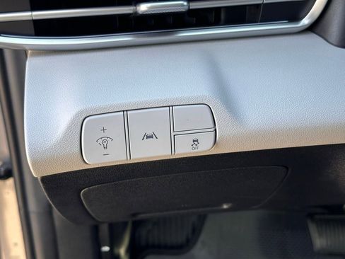 Used 2023 Hyundai Elantra Limited image 23